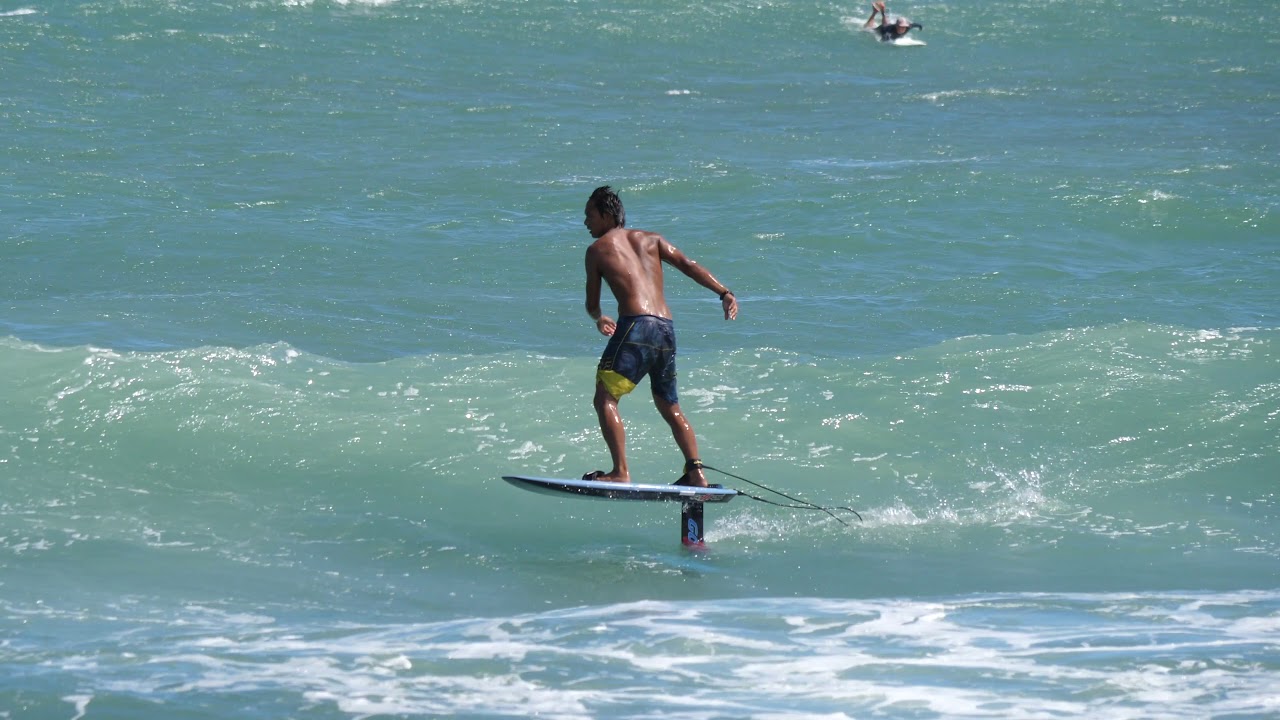 Go Foil Kauai and Oahu boys rip Kahului Harbor