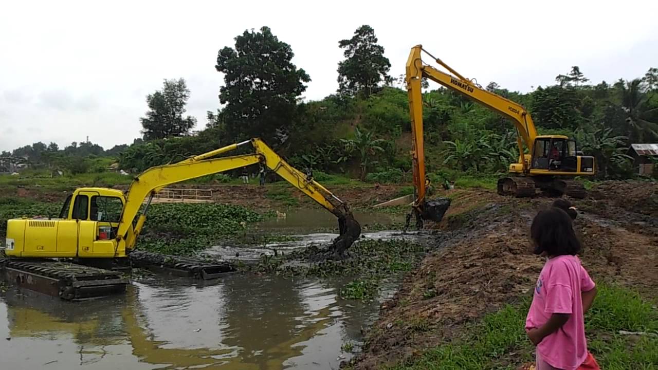 AMPHIBIOUS EXCAVATOR / SWAMP BACKHOE / MARSH BUGGY / FLOATING EXCAVATOR ultratrex samarinda