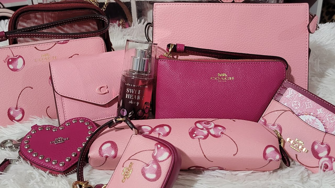 Whats In My Bag 🍒🍒