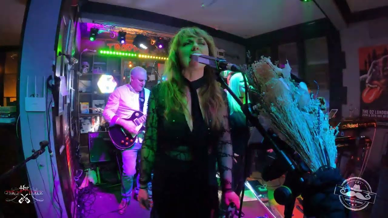 The Church House Pub Sheffield - Go Your Own Way Band