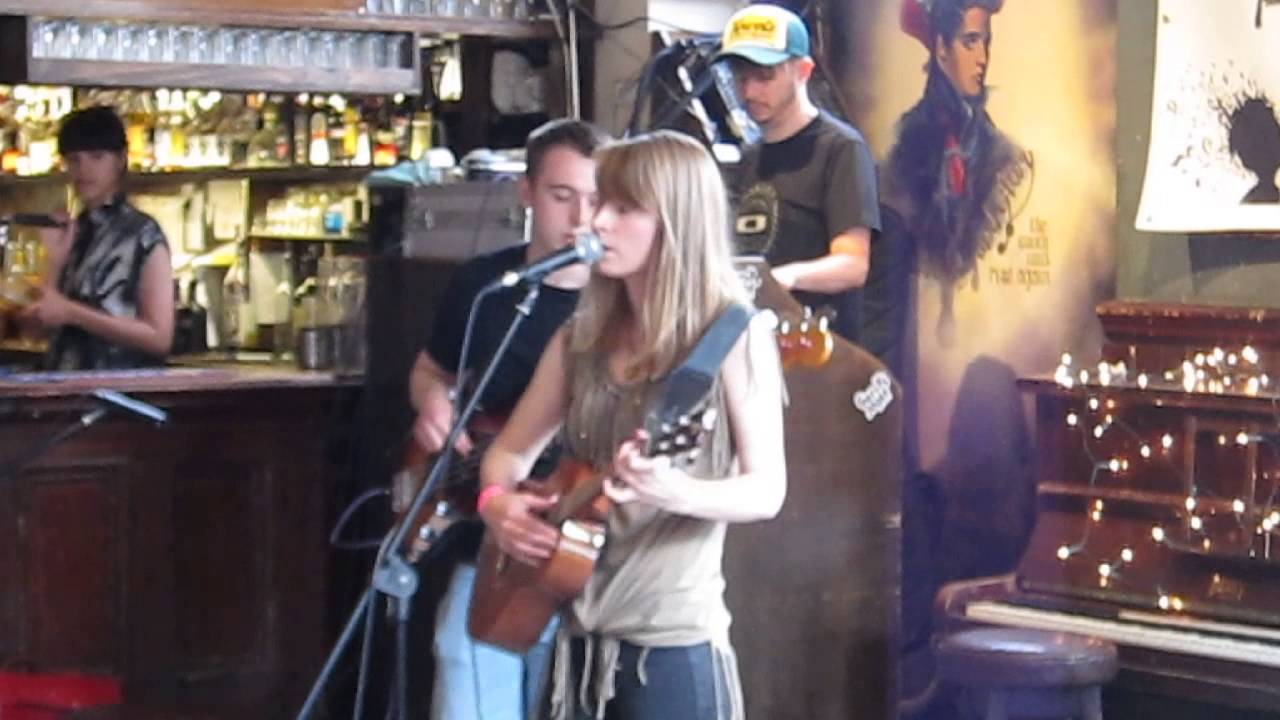 Annie & The Make Believe Live at The Blue Monday Festival 2015