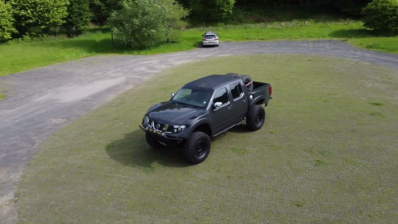 Nissan Navara/Frontier D40 2.5 Turbo Diesel with Wide Body Kit and 37