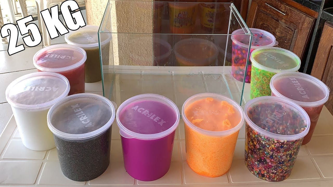 JOGUEI 10 BALDES DE 2,5 KG DE SLIME DENTRO DO AQUÁRIO GIGANTE E MISTUREI!! (Slime 25 kg incrível)