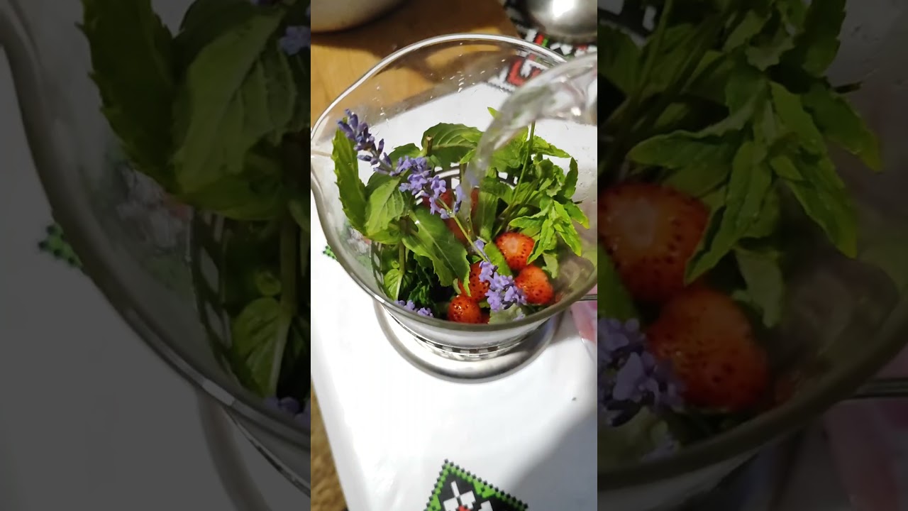 Полезный чай из мяты, мелиссы, лаванды и клубники. Ароматный, вкусный и свежий!