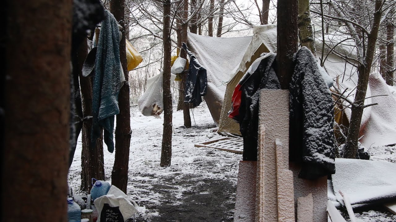Jak bezdomni radzą sobie zimą?