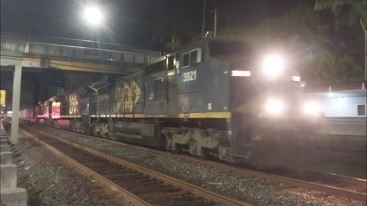 MRS - Trem Carga Geral (KPC41) com Dash-9 #3921-0, AC44i #7323-0 e C36-7 #3845-1 em Barra Mansa, RJ.