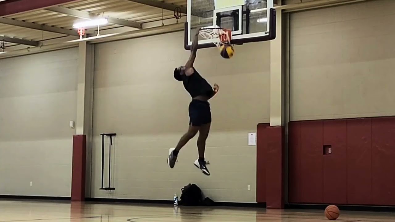 Best dunks of 2025 from 5,9 dunker MrHops