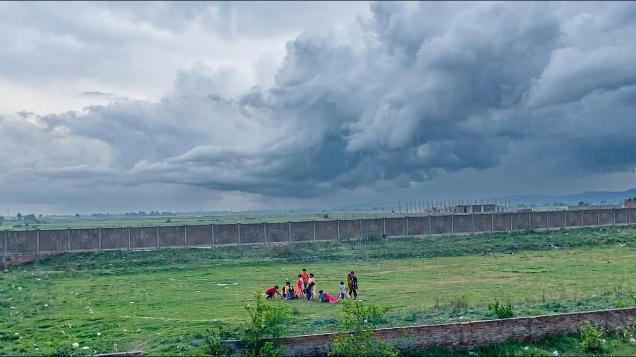 Rainy Morning Narowal 🇵🇰 l Kids Playing & Enjoying Rain l 