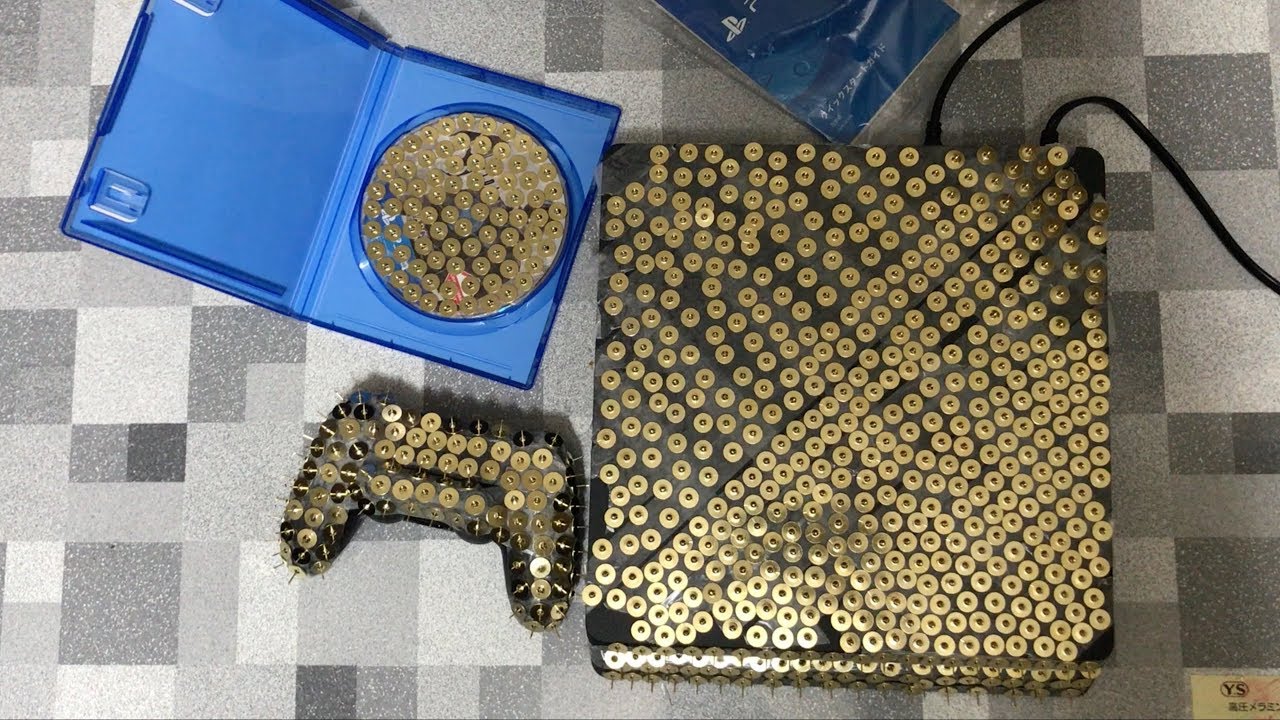 新品のPS4にがびょうを1000個つけられた。
