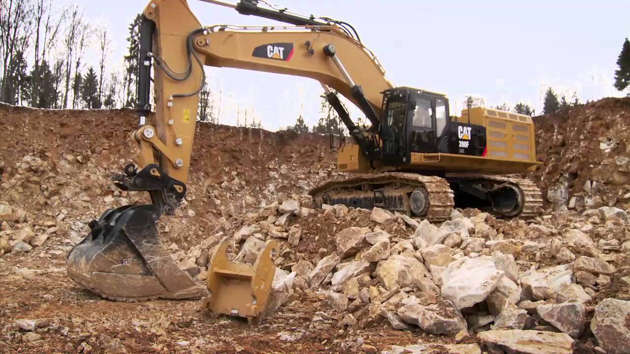 Cat&reg; 390F Excavator Switches Bucket and Ripper Attachments
