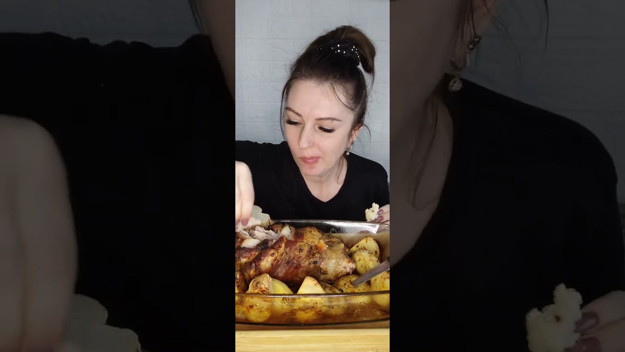 Мукбанг рулька запечённая , супчик с пупчиками, салат весенний 