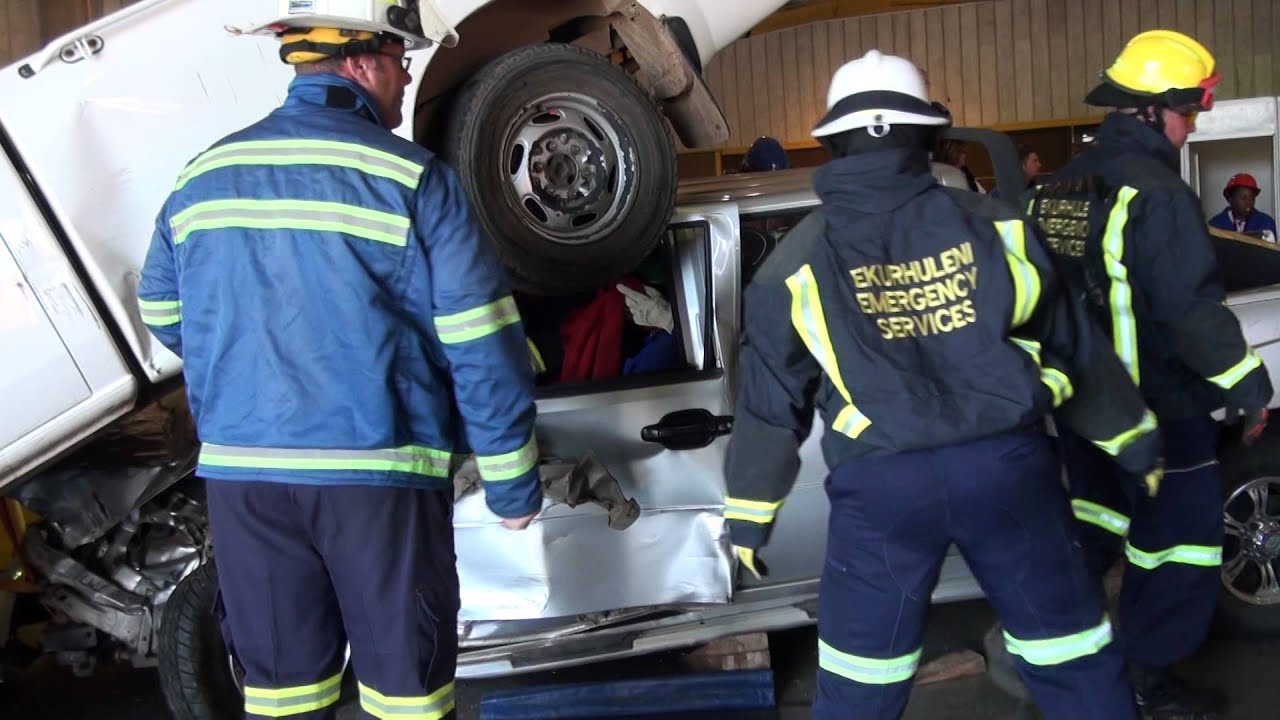 Holmatro Standard Vehicle Extraction: Ekurhuleni Emergency Services in action at SAESI 2015