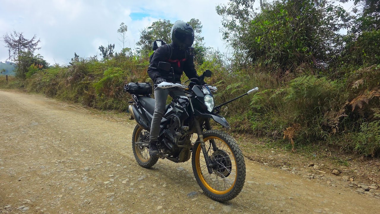 Esta MOTO fue HECHA para estos TERRENOS!! Medina Motors 