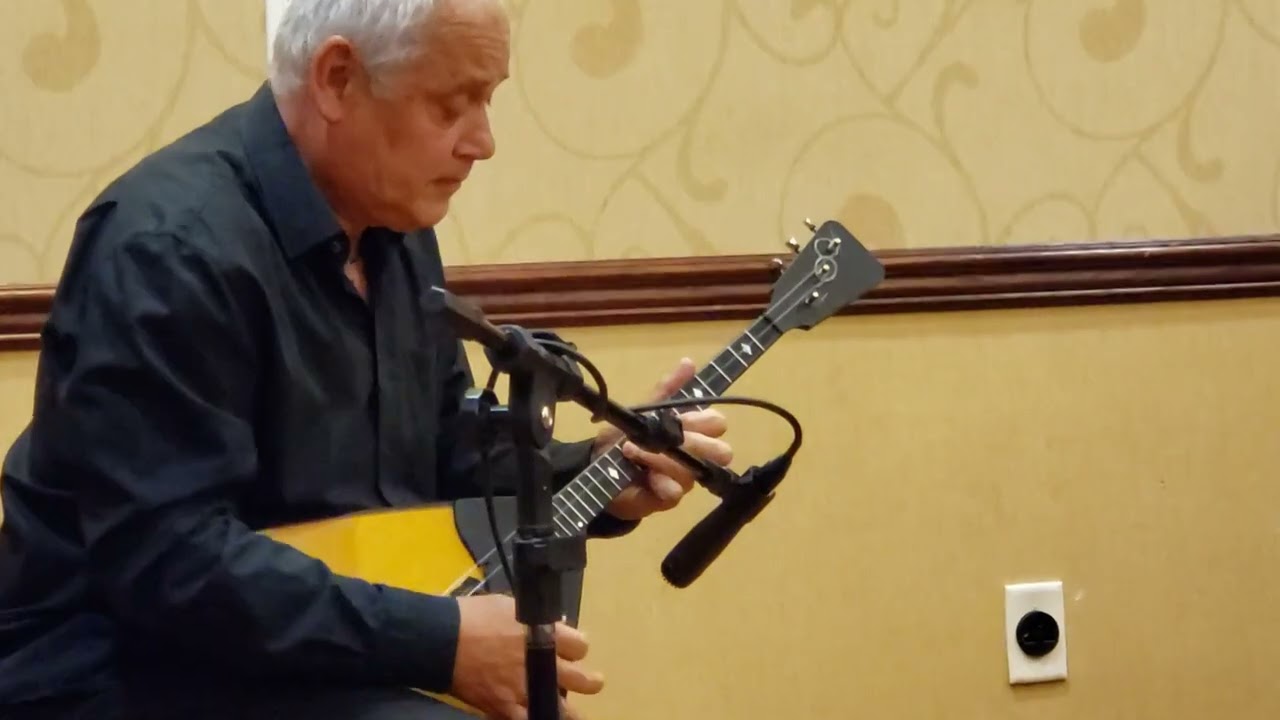 GLYAZHU V OZERA SINIE (L.Afanasev / E.Trostyanski), Nicolas Kedroff, balalaika