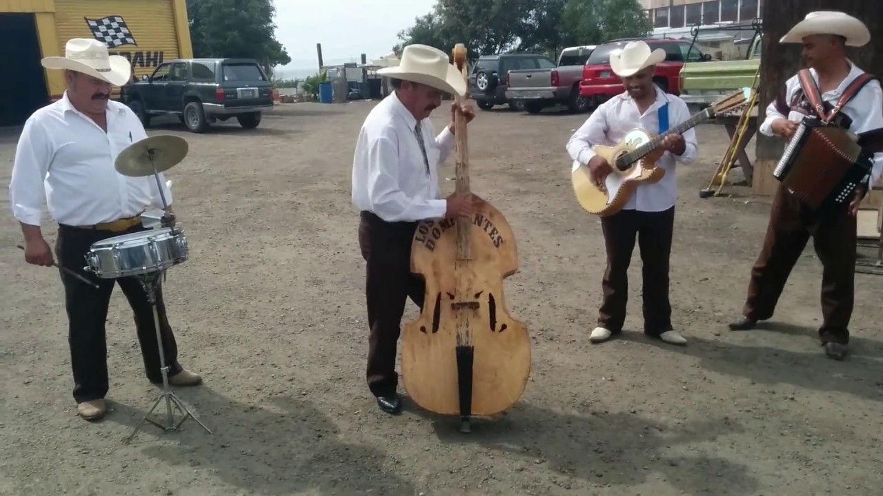 Chico Fuentes y su tololoche chicoteado