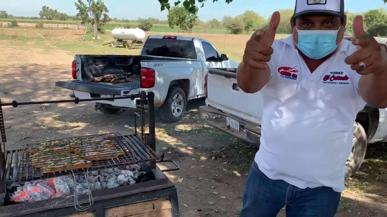 Filete de pez vela asado y marinado especial ala mariskero en el árbol de la felicidad