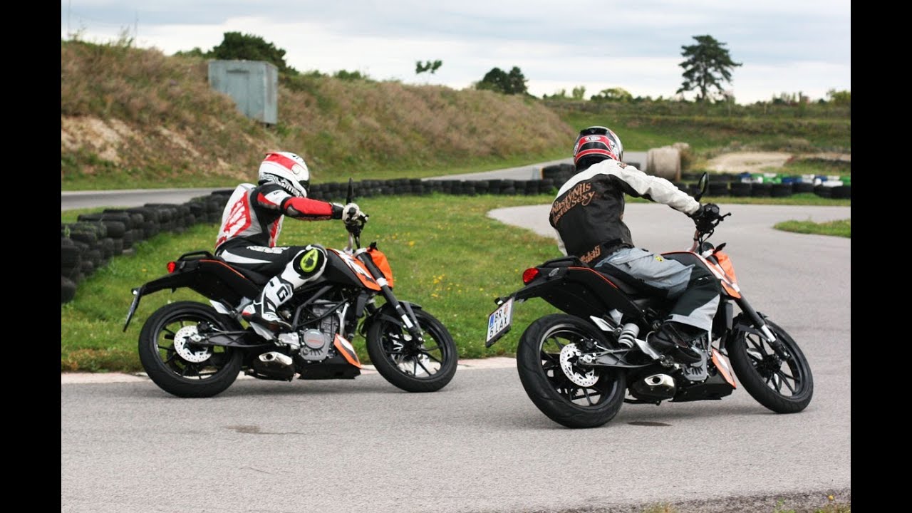 KTM 125 Duke vs 200 Duke on Supermoto Track