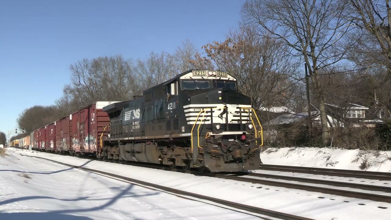 NORFOLK SOUTHERN GE AC44C6M Southbound Manifest Mix Freight