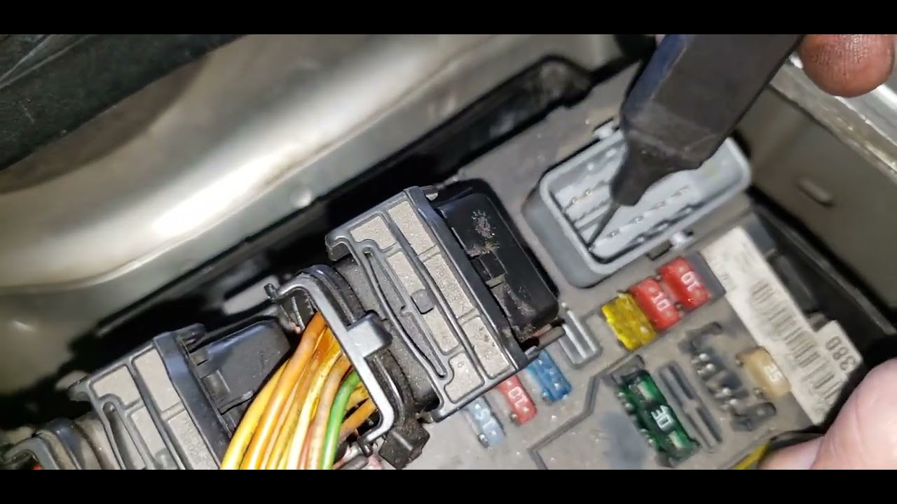 Circuito Fusível da bomba de combustível C4 palac...