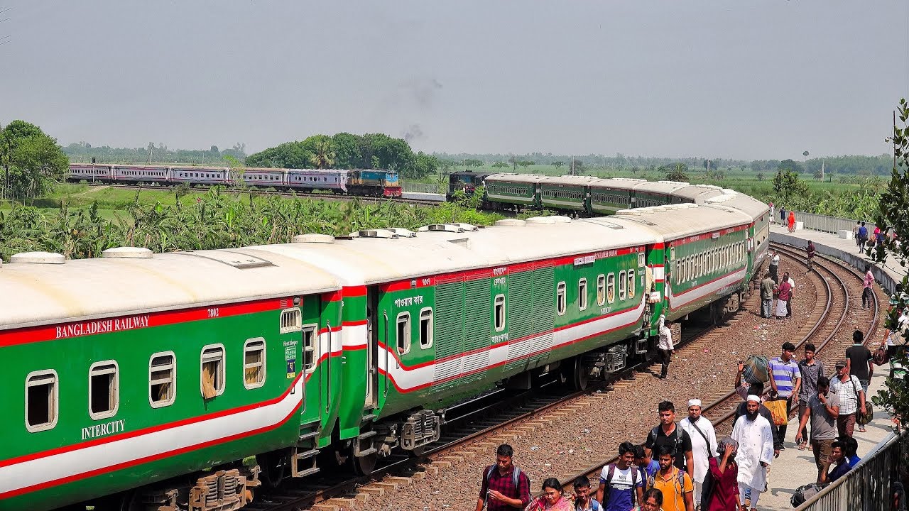 Train Clashing- Meter Gauge Rangpur Express with Broad Gauge Drutojan Express at Ishwardi Bypass