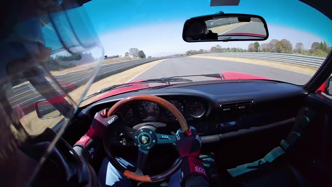 Una vuelta con el Porsche 911 (964) Carrera 4 en la pista de MDR, con 37 años y muy divertido!!
