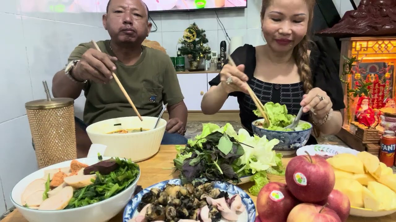 Mời cả nhà ăn canh bún mực óc 