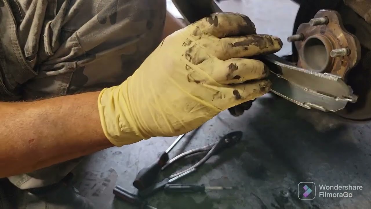 Como remplazar zapatas en 2013 nissan nv200