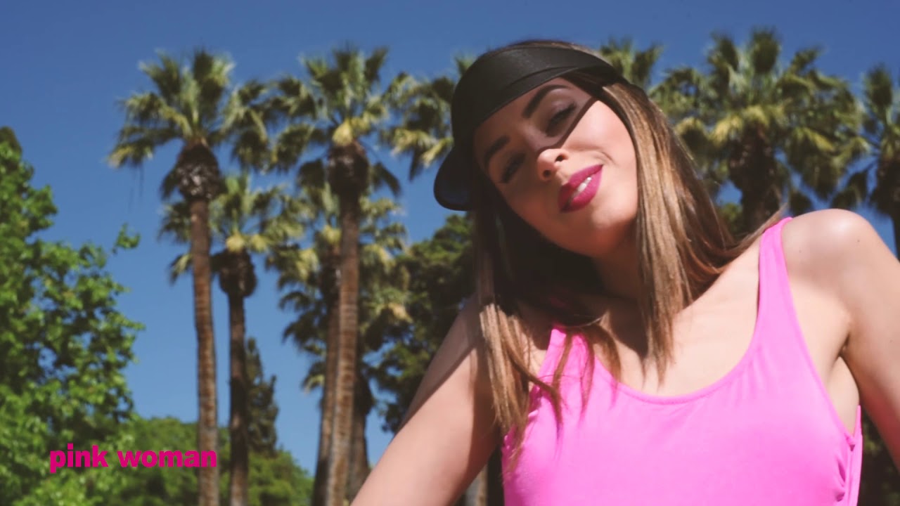 Demy x Pink Woman: effortlessly cool