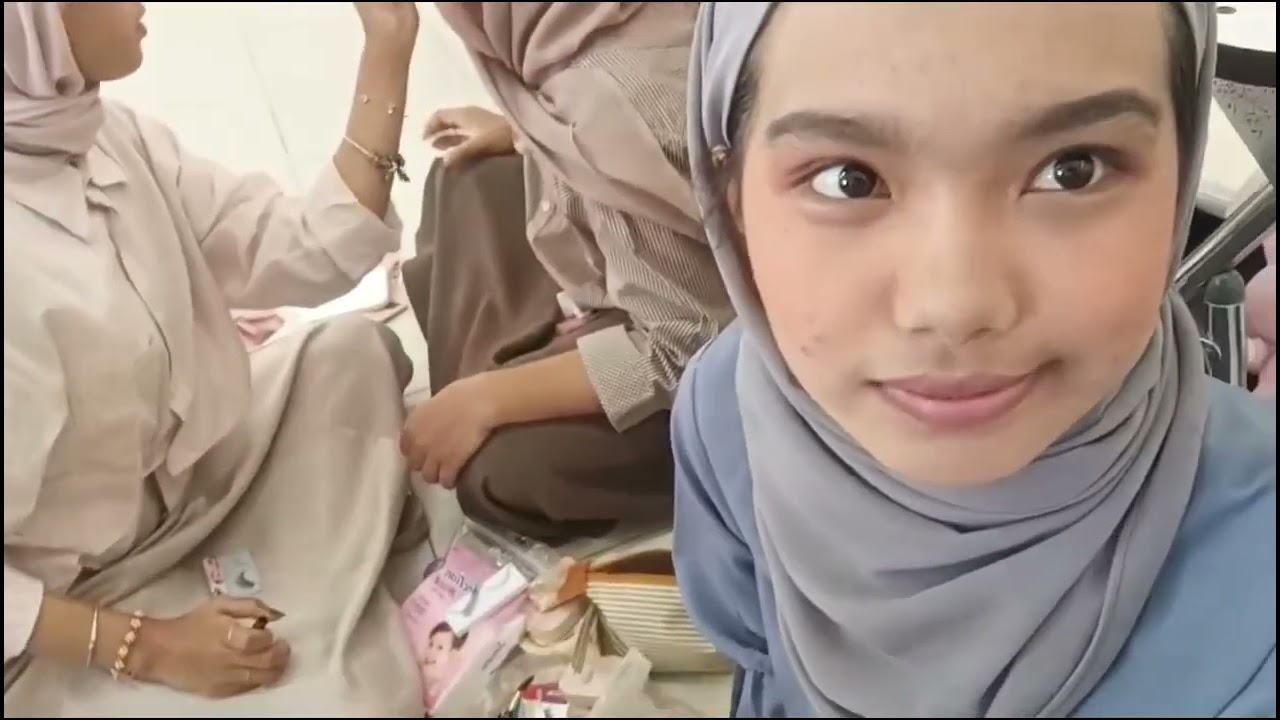PRAKTEK MAKEUP SENI TARI 