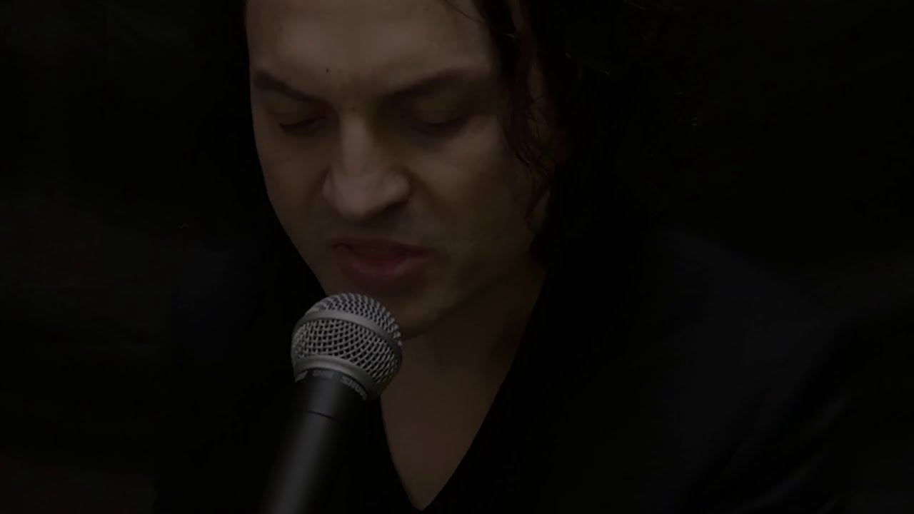 Publika - Falling [Official Video]