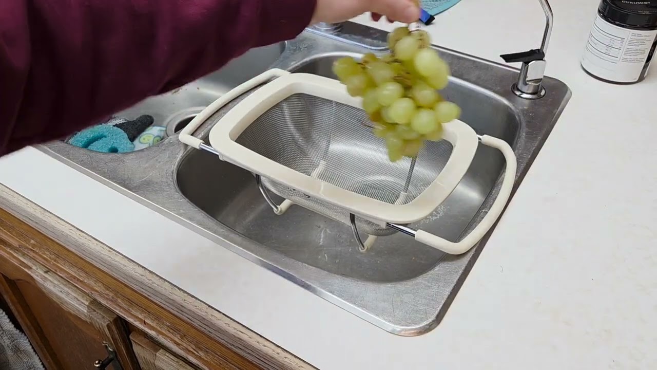Expandable KitchenAid colander fits any sink!