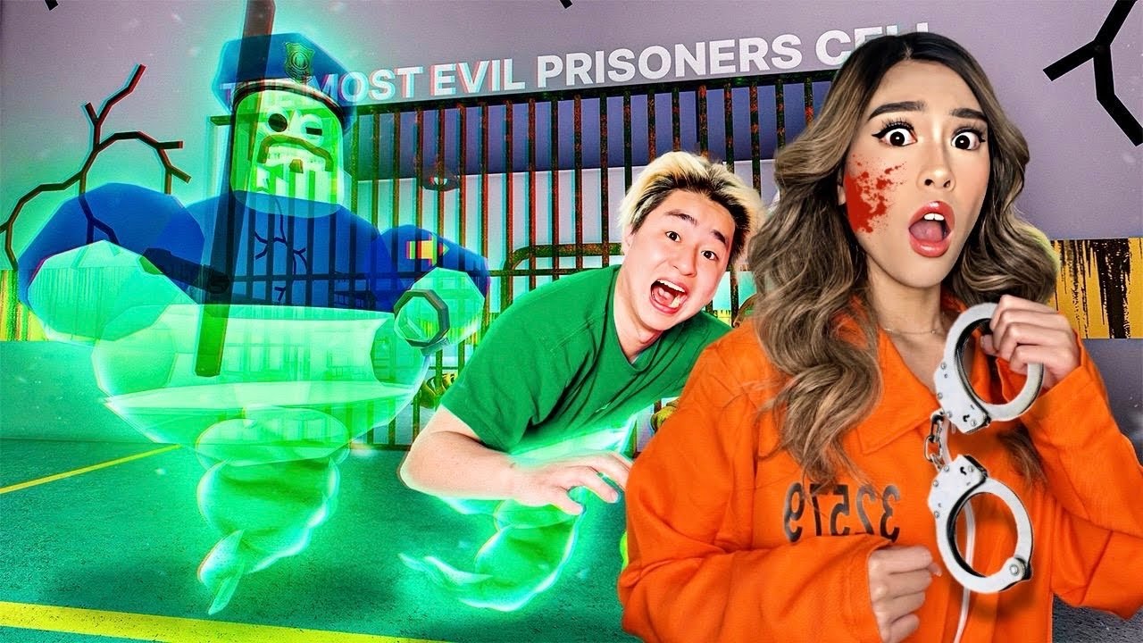 WE ESCAPED GHOST BARRY’S PRISON RUN IN ROBLOX (OBBY)