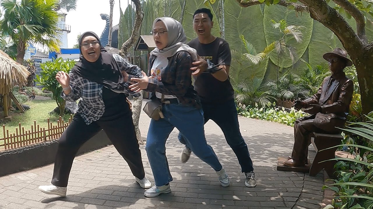 Ekspresi mereka sangat lucu sekali, living statue , human statue prank