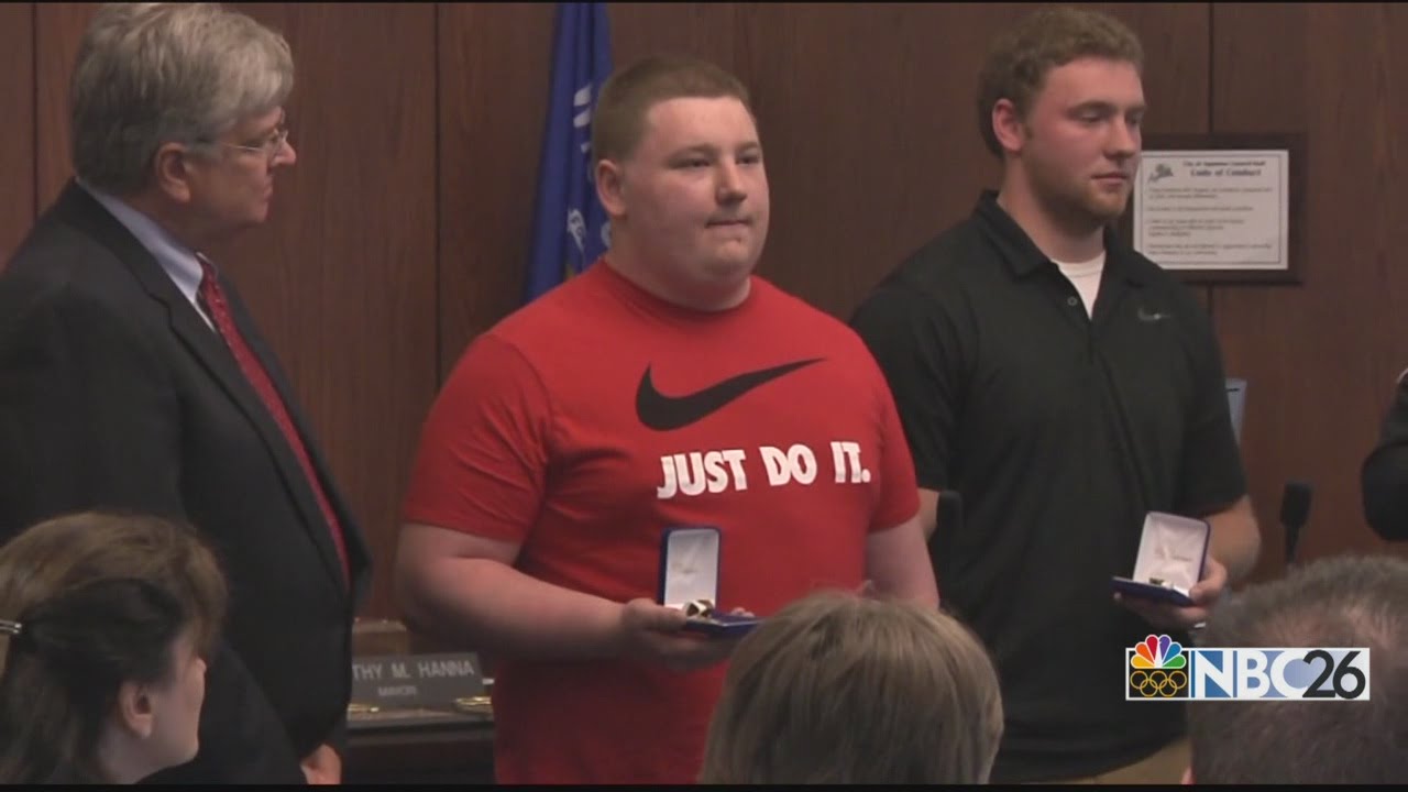 Good Samaritans honored by Appleton Police for helping officer