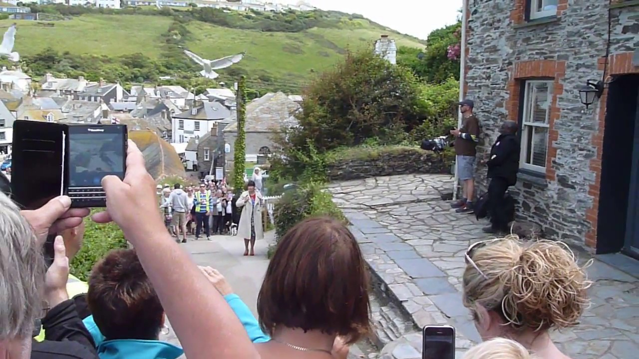 Doc Martin, Caroline Catz acting while a production guy feeds the seagulls.