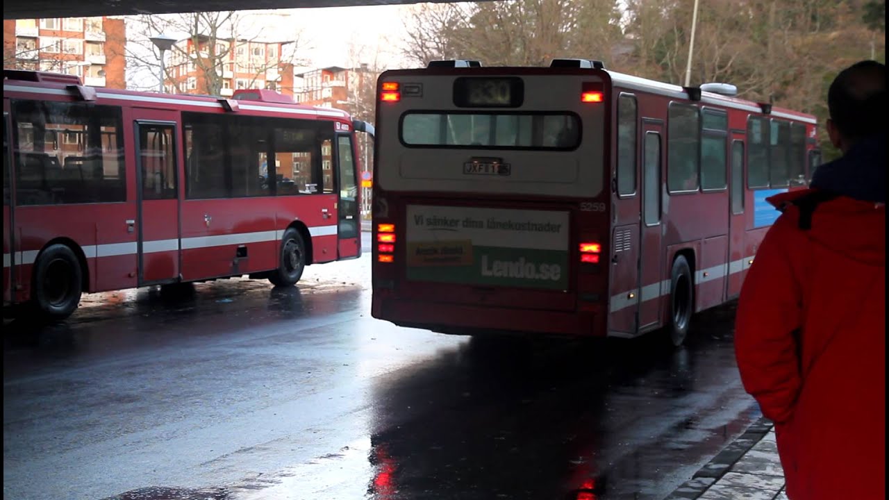 Scania CN113 lämnar Farsta C/ Departing Farsta C