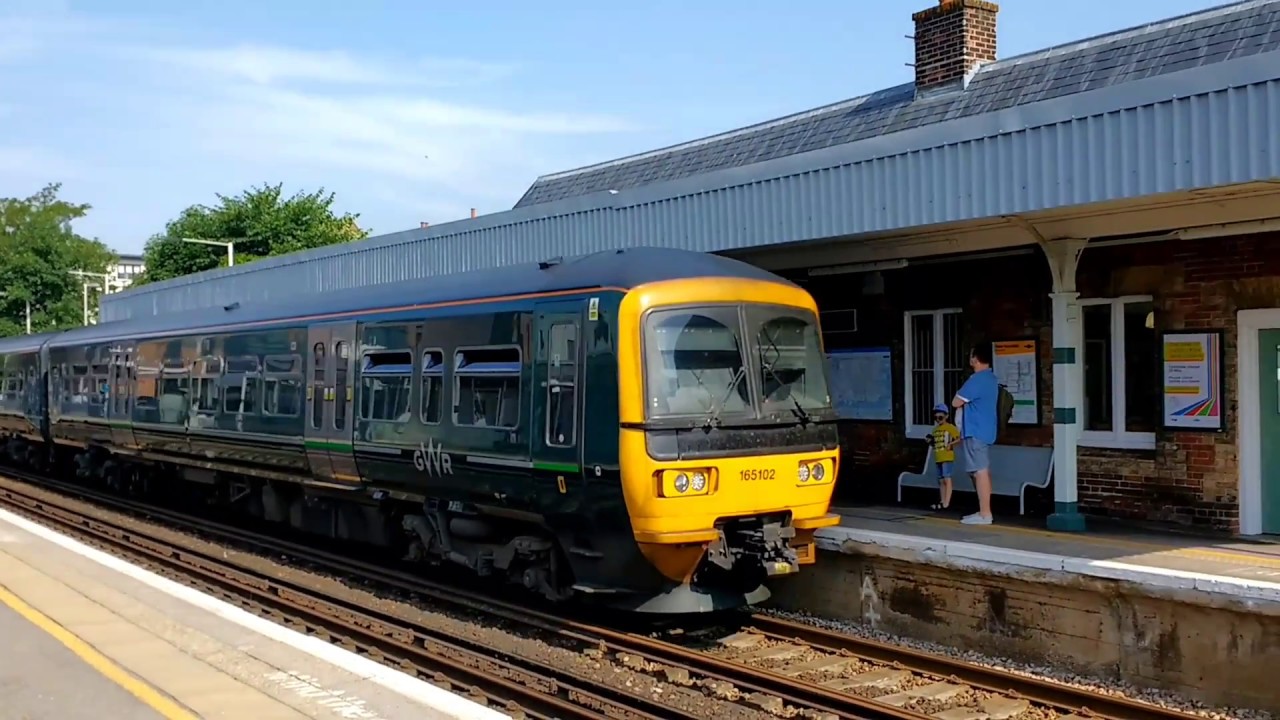 Trains at Reigate Railway Station - Monday 4th June 2018