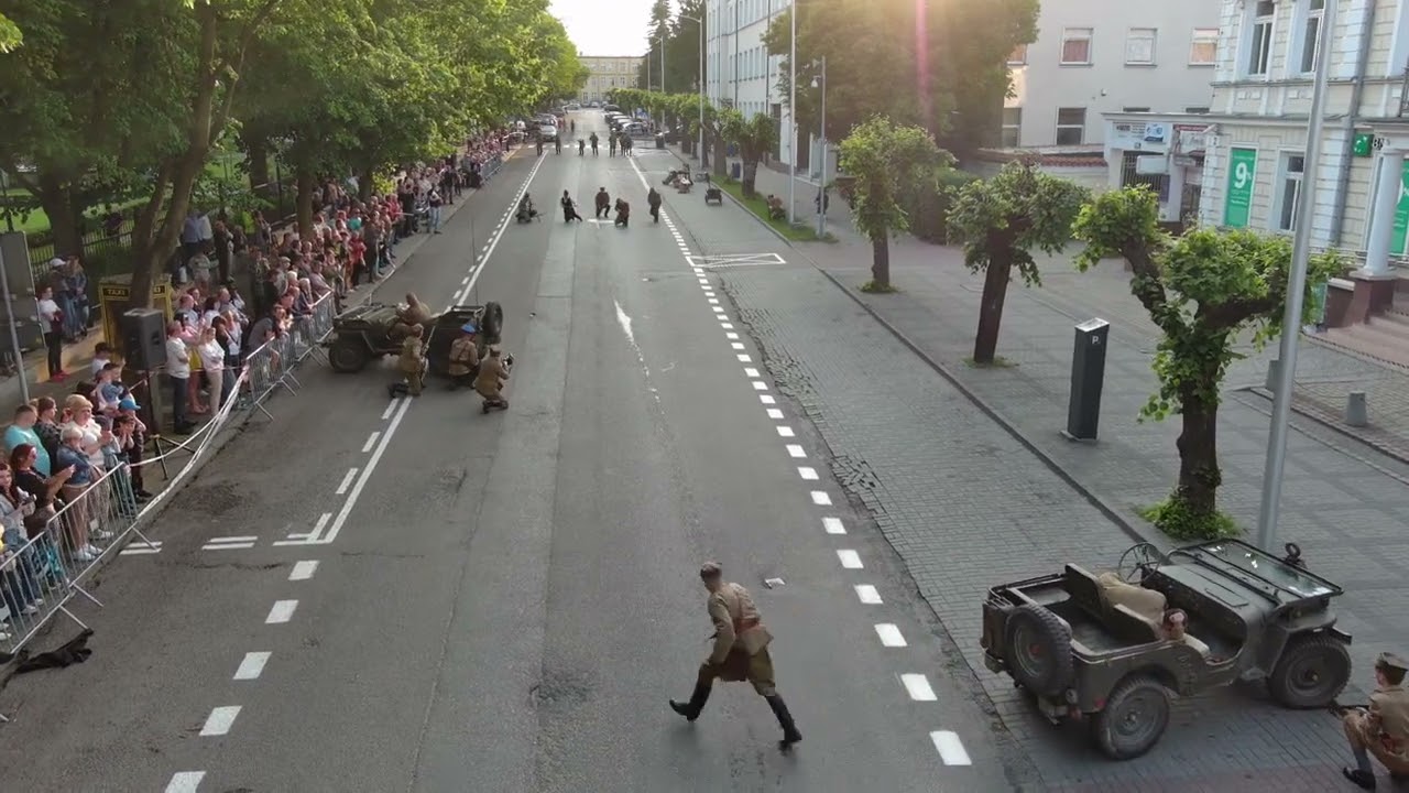 Inscenizacja rozbicia siedziby PUB na Reymonta w Mławie