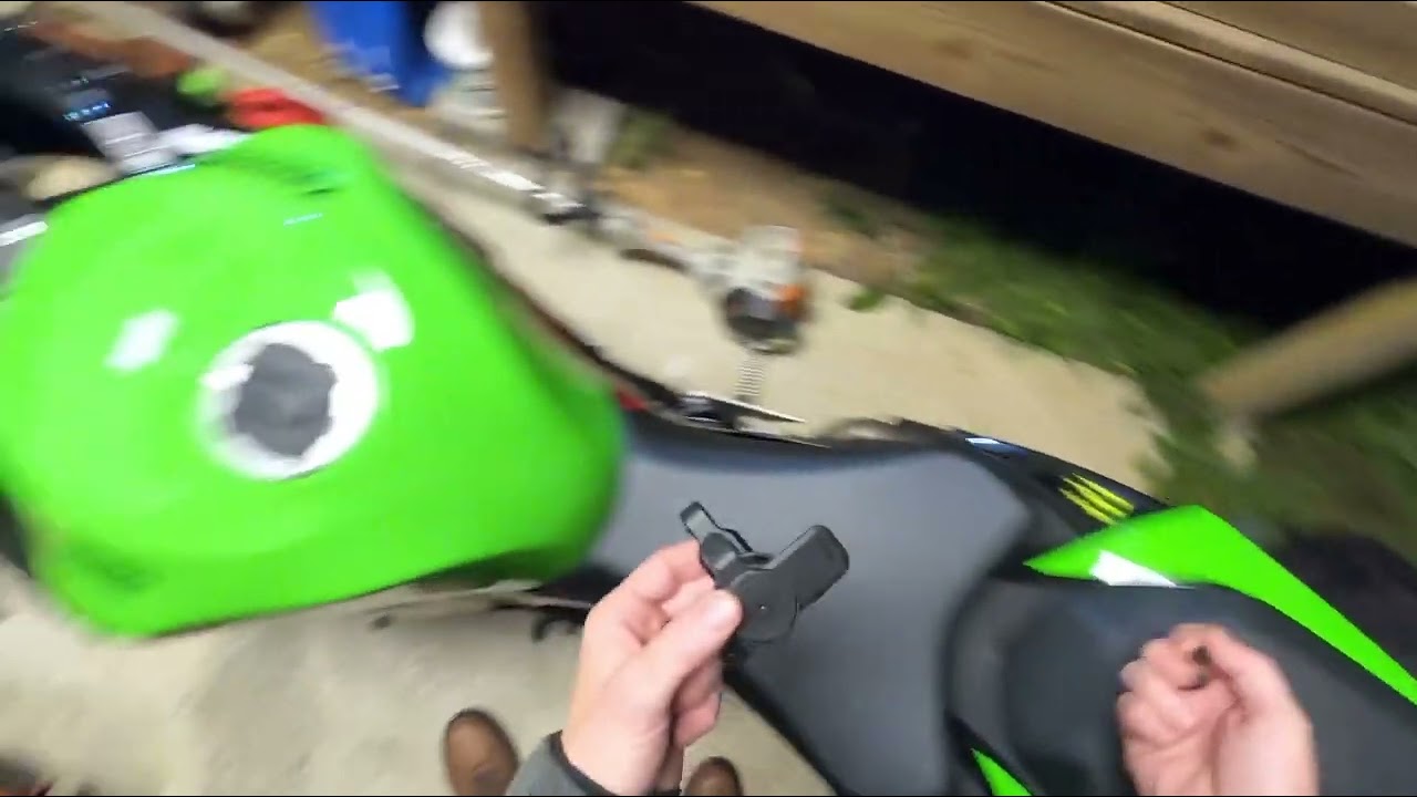 Quadlock Phone mount install Ninja zx6r/ 636 @Quad_Lock #ninjazx6r #quadlock  #phonemount