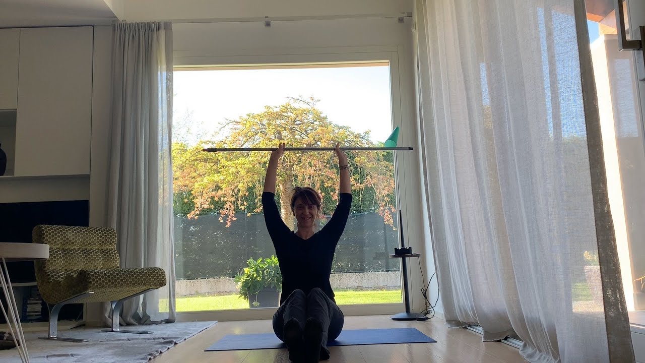 Ginnastica posturale: esercizi con la bacchetta