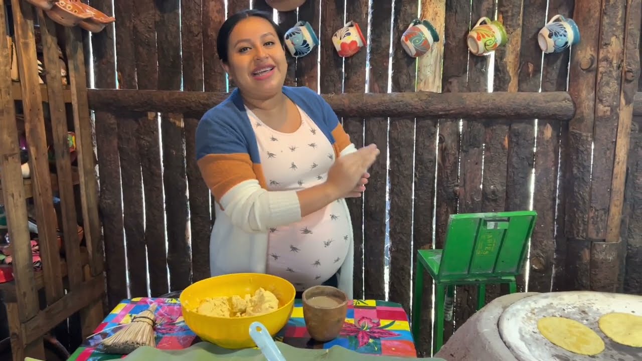 Fuimos al campo a cortar Pemuches, Naranjas, Nopales, cilantro y hojas de plátano.
