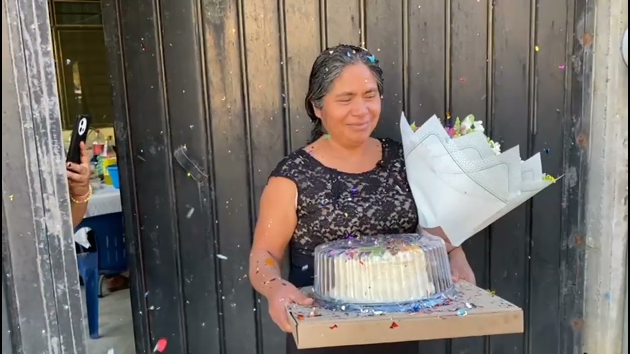 Doña Juana recibió una gran sorpresa de cumpleaños/ #payasoticotin #teloloapan
