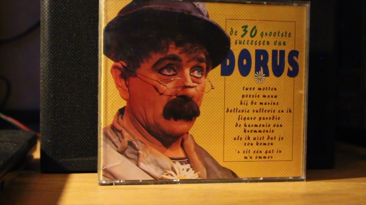 Tom Manders als Dorus met de figaro parade met muziek en zang