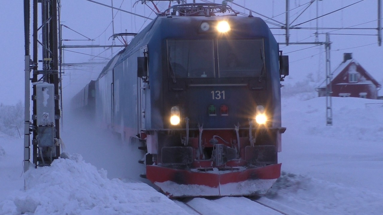 Arctic Winter: 14,000 HP Locomotive w. Iron Ore Train | LKAB IORE