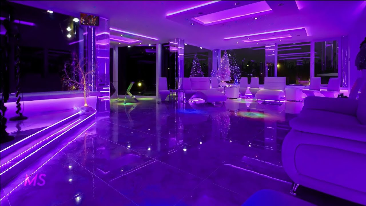 Party at Chase Atlantic&rsquo;s House | Distant Music | Crowd Ambience