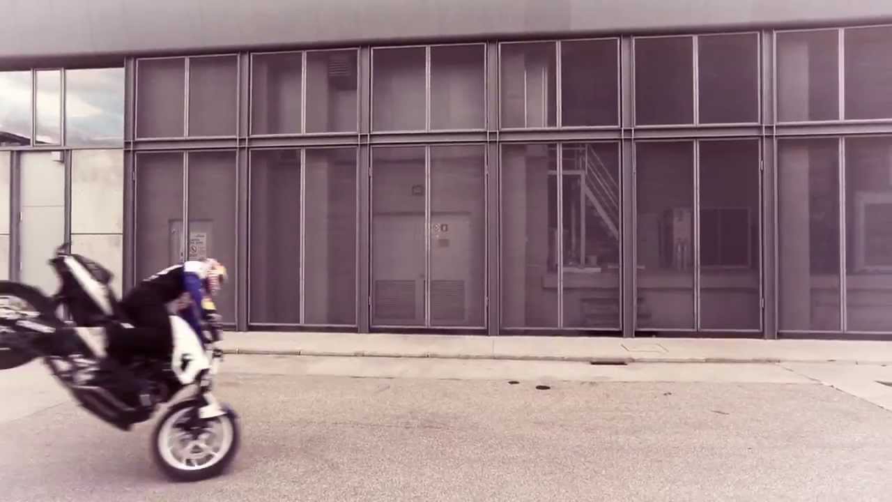 Stuntrider Chris Pfeiffer In Search of Akrapovič