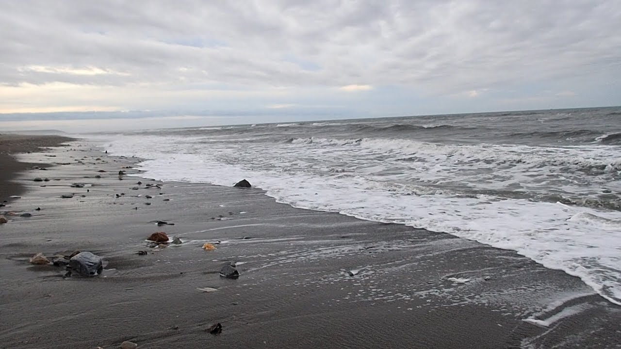 Metal Detecting on the Beach in Alaska! | Nugget Noggin