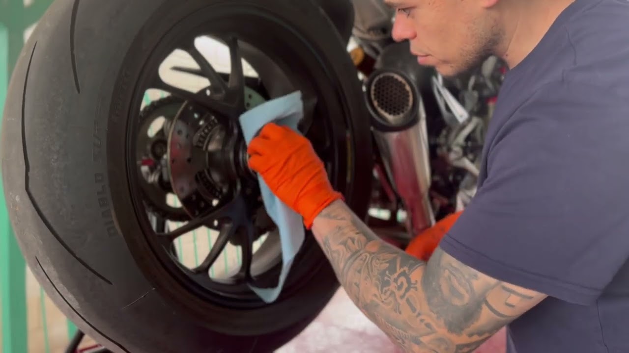 Ducati Panigale V4R - How To : Rear Axle Nut Removal/Replacement (v4, v4S, SP)