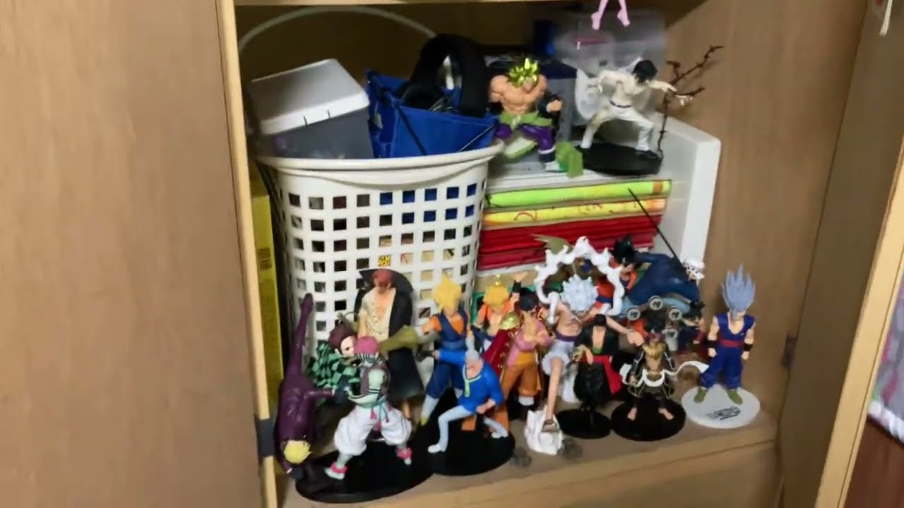 ゲーセン・オンクレでGETしたフィギュアを飾れる場所がなかったので、やむを得ずクローゼットの中に入れて、飾って思い出を残す動画