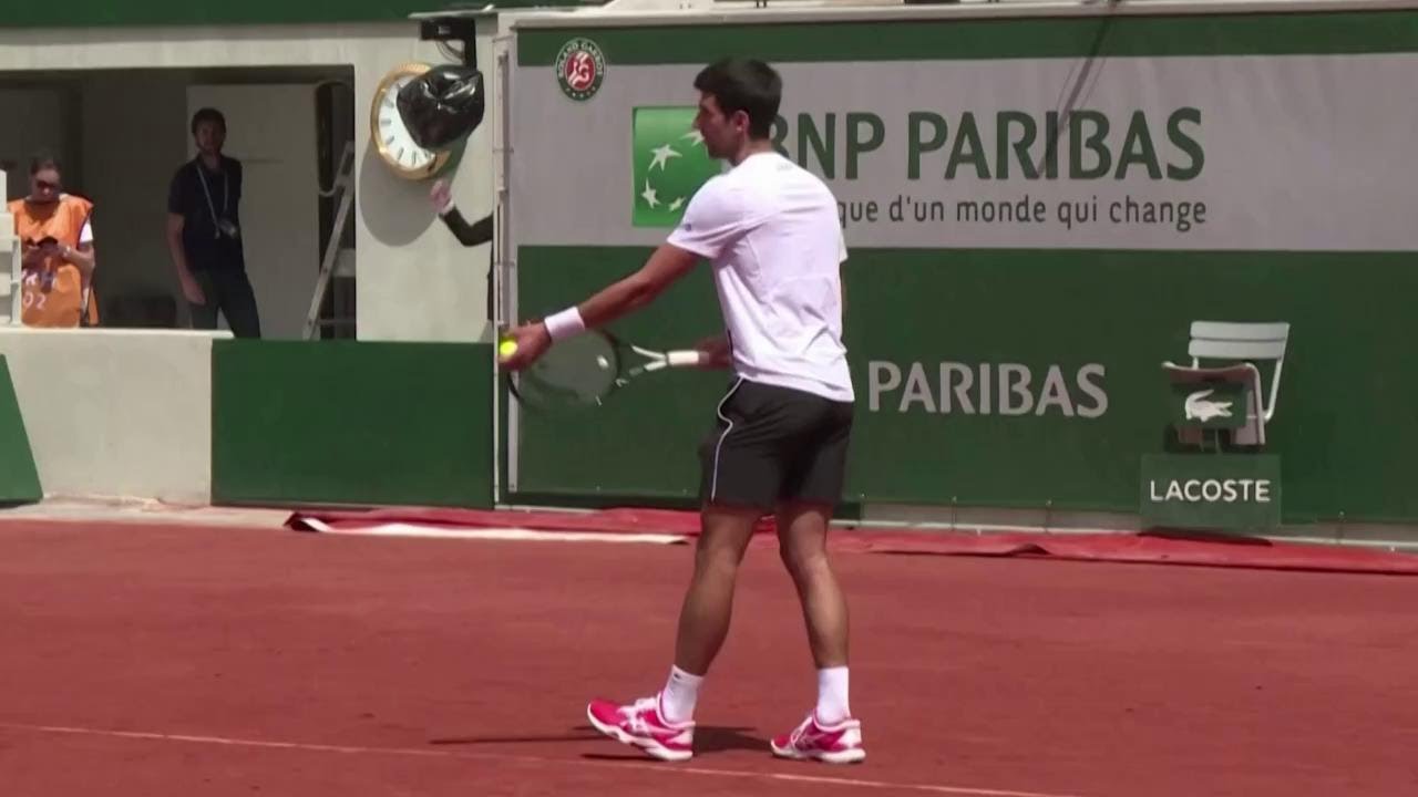 Djokovic, il tennista no vax potrebbe partecipare agli Internazionali di Roma: scoppia la polemica